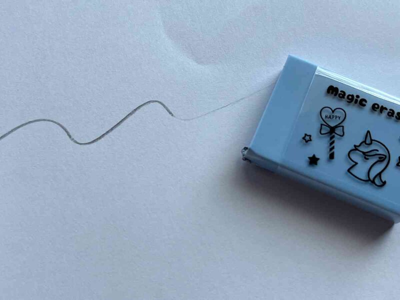 セリアの「マジック消しゴム」の消しゴムで鉛筆の線を消してみた