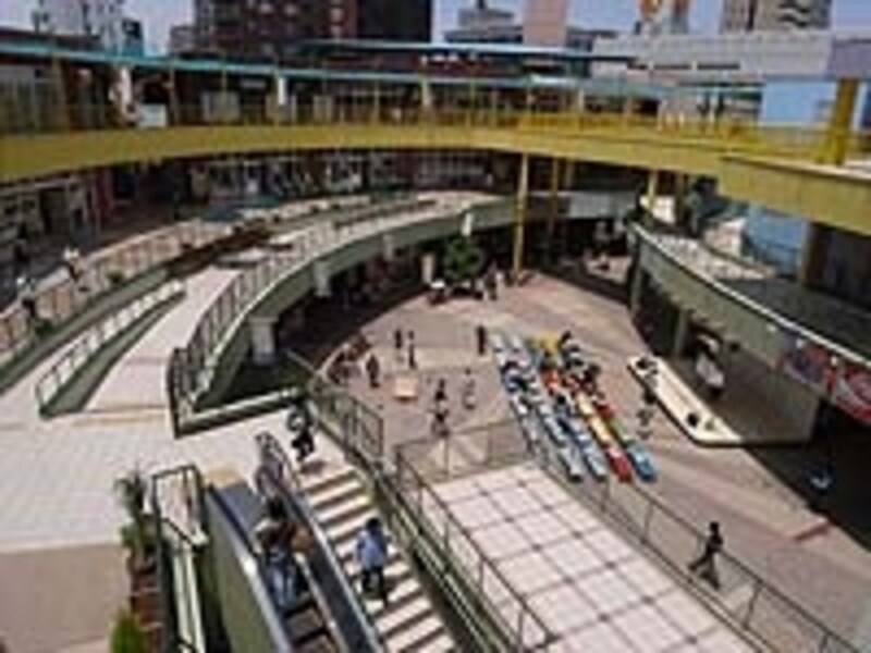 グルメ＆ショッピングの商業施設「アスナル金山」