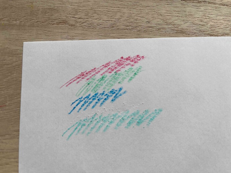 セリアの「20色クレヨン」は描き心地はとても滑らかで全体的に発色も良い