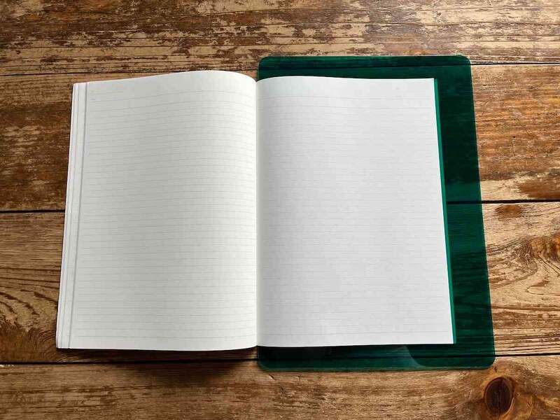 セリアの「A4下敷き クリアカラー」をB5サイズのノートに入れてみた