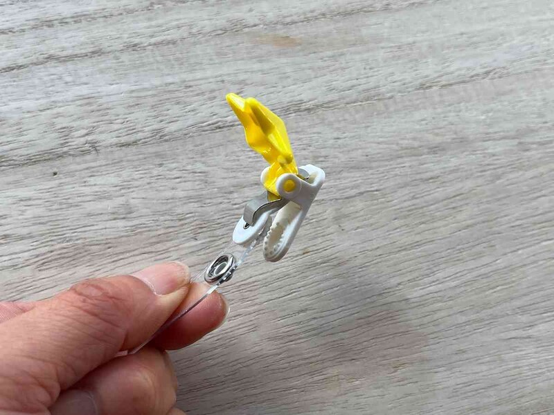 セリアの「バンドクリップ スター」は星部分を上げてクリップを緩める