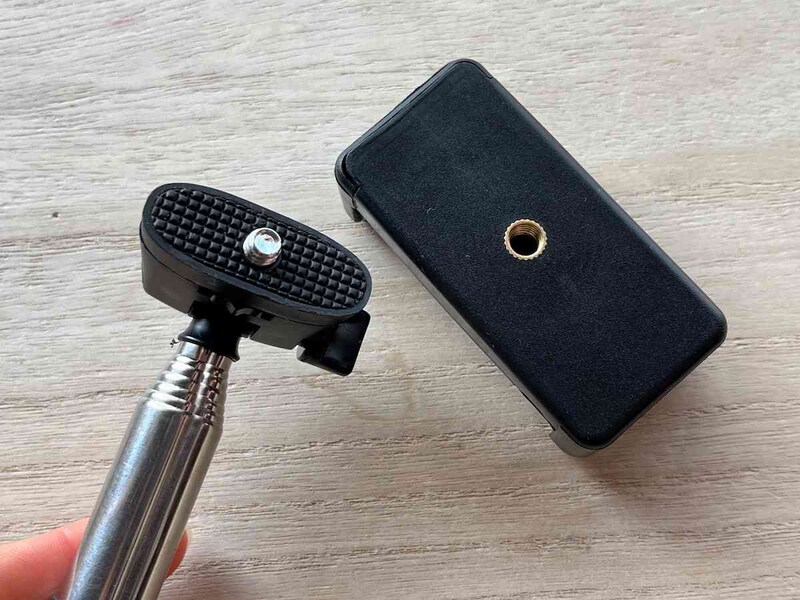 スマホホルダーを自撮り棒につける