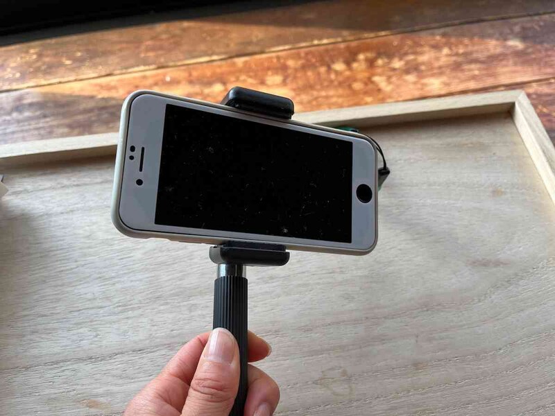 スマホをホルダーにセット