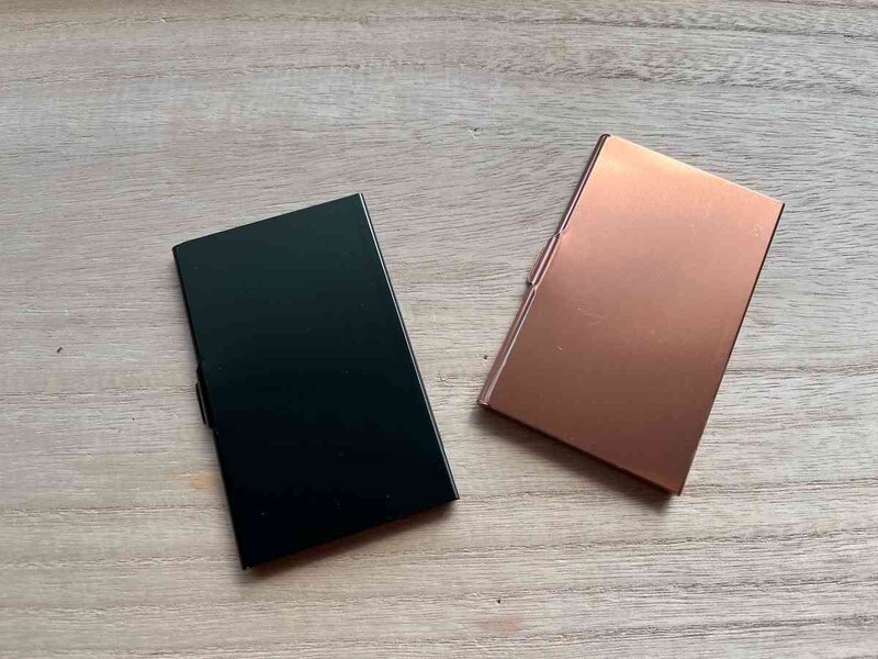 ダイソーの「アルミニウム名刺ケース」