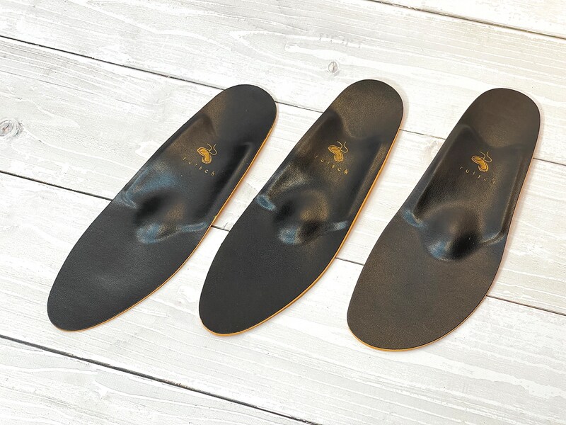 「ルッチェ 村山式インソール メタディーレ」のレディースは靴の形とスペースに合わせて4種類、定番の黒は3種類ある