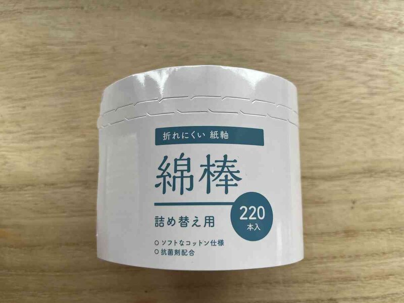 セリアの詰め替え用「折れにくい紙軸綿棒」