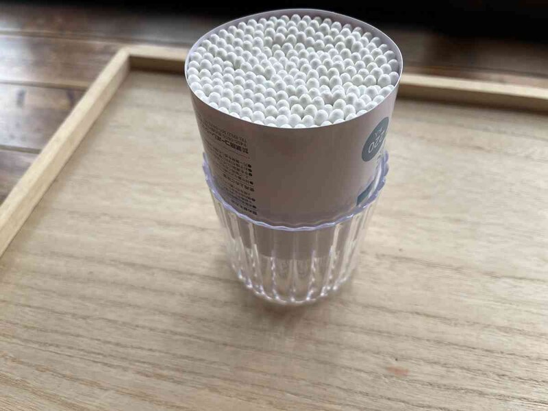 セリアの詰め替え用「折れにくい紙軸綿棒」と「綿棒ケース」はジャストサイズ