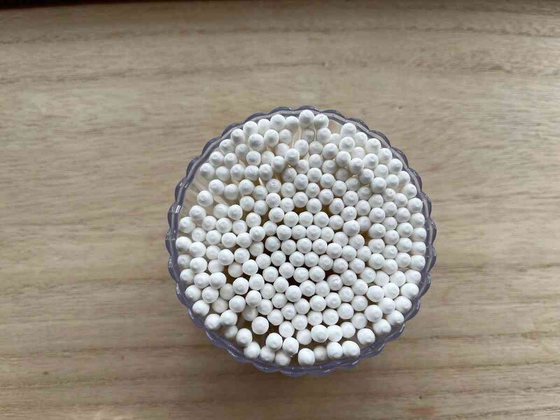 セリアの「綿棒ケース」は詰め替え用「折れにくい紙軸綿棒」の220本全てを収納できる