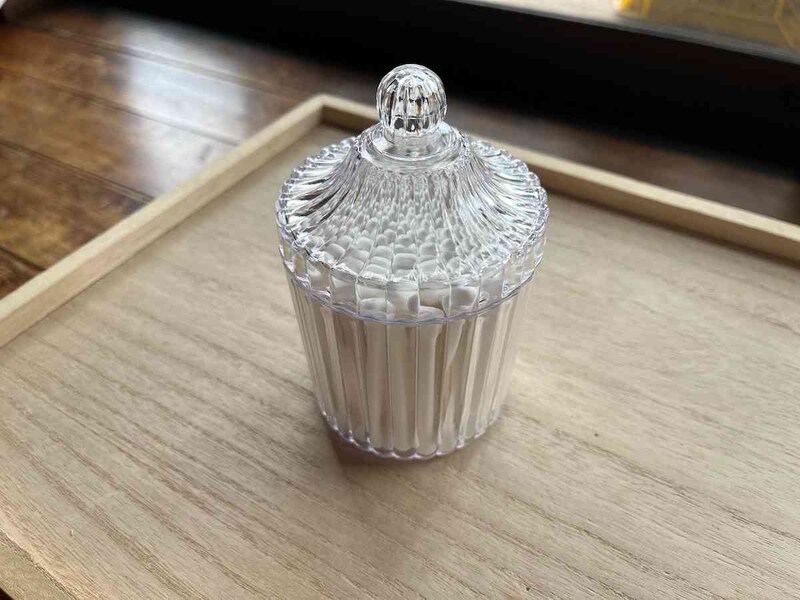 セリアの「綿棒ケース」と詰め替え用「折れにくい紙軸綿棒」は長さもちょうどで、ふたも閉まる
