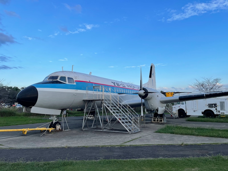 航空科学博物館に展示されている初の国産旅客機YS-11（試作1号機）