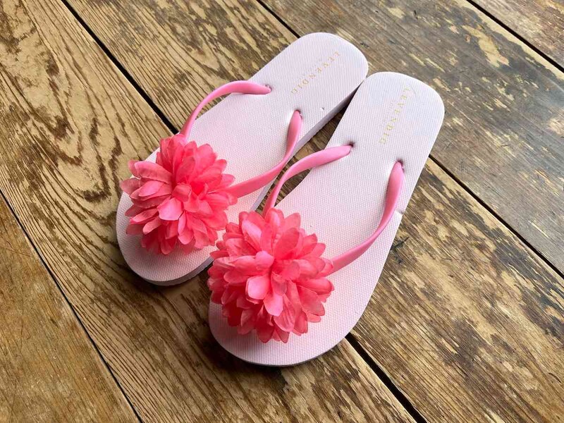 ダイソーの「レディースビーチサンダル」