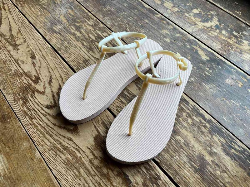 ダイソーの「ビーチサンダル（レディース）」