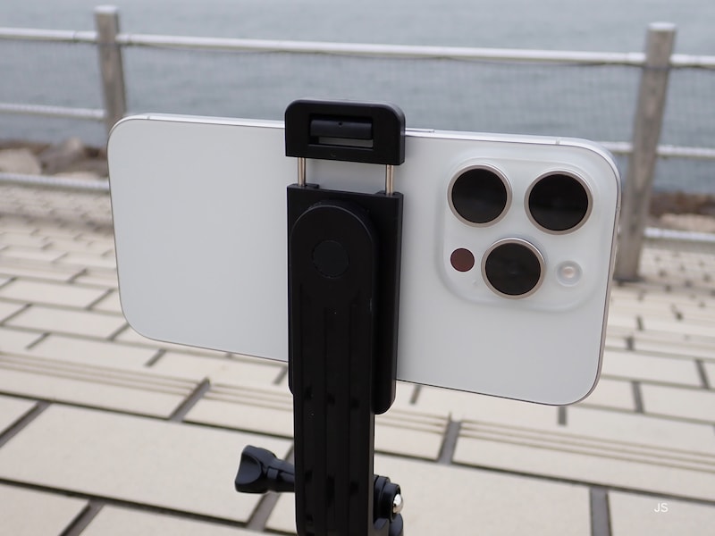 スマホ用ホルダーで固定したスマホ