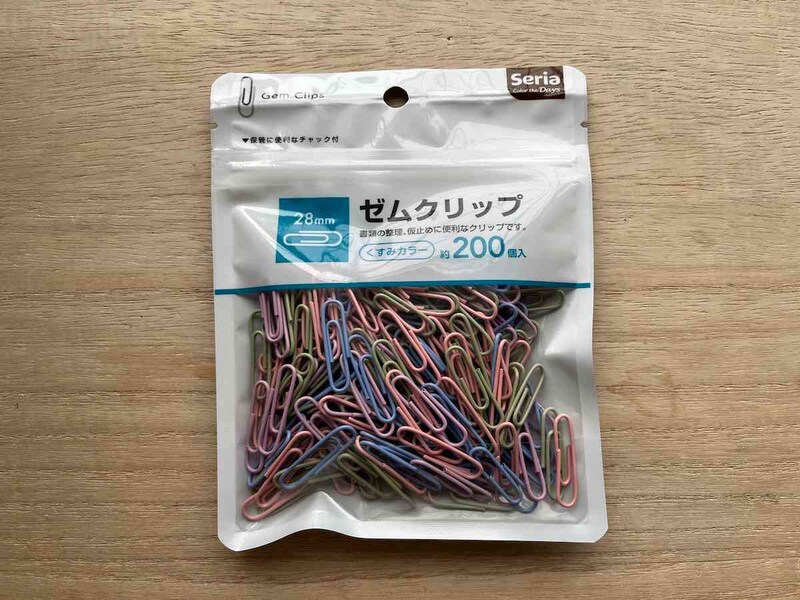 セリアの「ゼムクリップ くすみカラー」