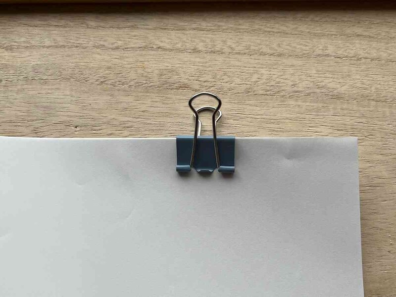 くすみカラーのセリアの「ダブルクリップ」