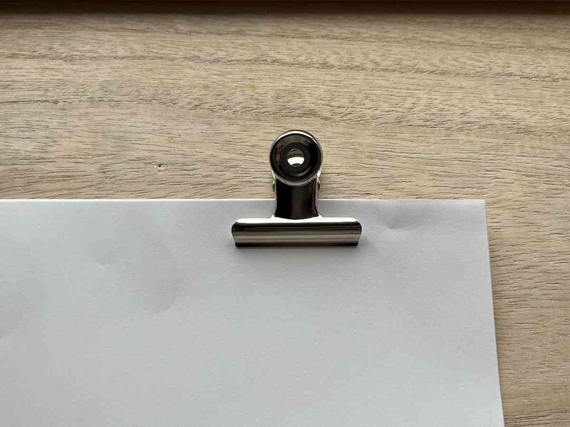 セリアの「目玉クリップ」は書類をしっかり挟める