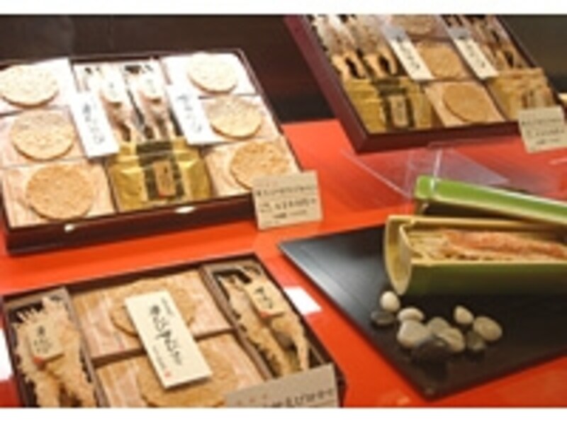 桂新堂のえびせんべい。海老づくし3150円など