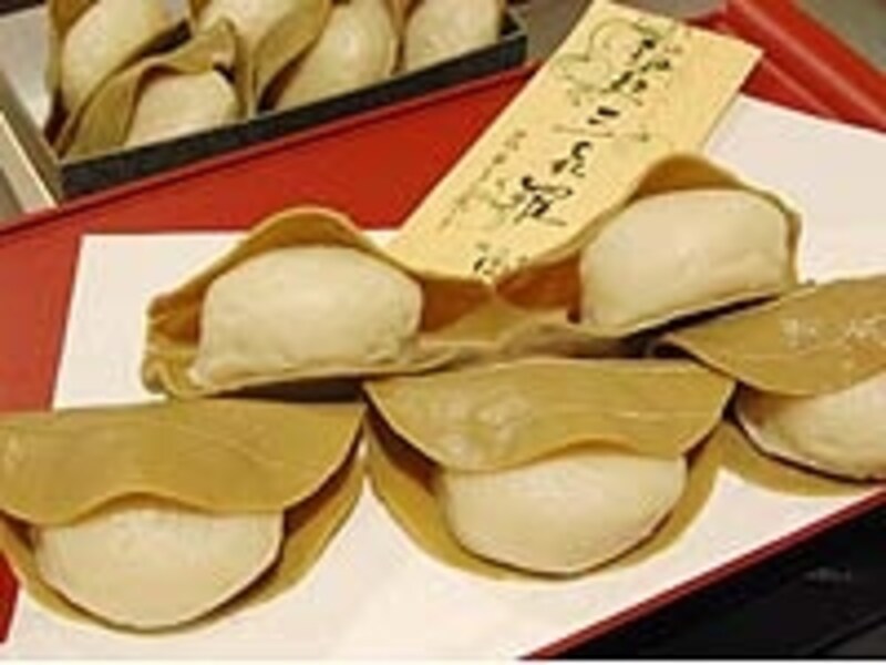 餡麩三喜羅6個861円。ギフトステーション名古屋では「生菓子売上第2位」、つまり“伊勢みやげ・赤福”をのぞけば、実質、名古屋の生菓子の人気No.1!