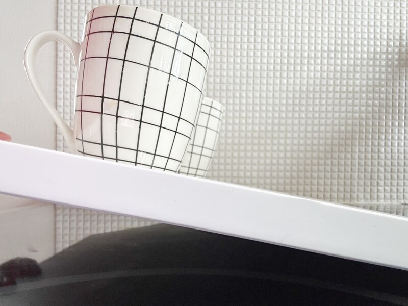 すべりにくい樹脂トレー