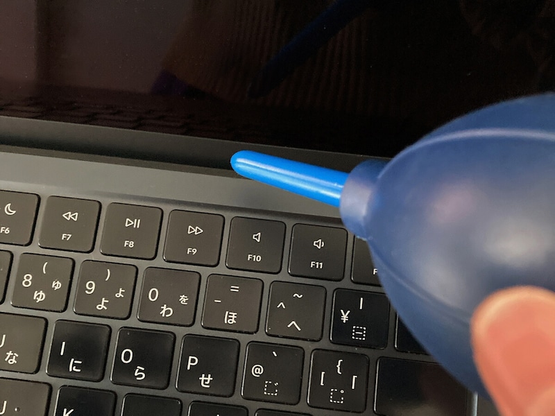 パソコンや携帯を100均アイテムでキレイに