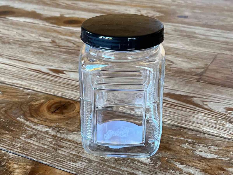 セリアの「角型保存瓶 830ml」