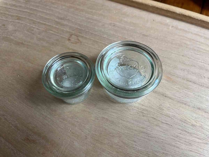 セリアの「WECK キャニスター」30ml（左）、60ml（右）