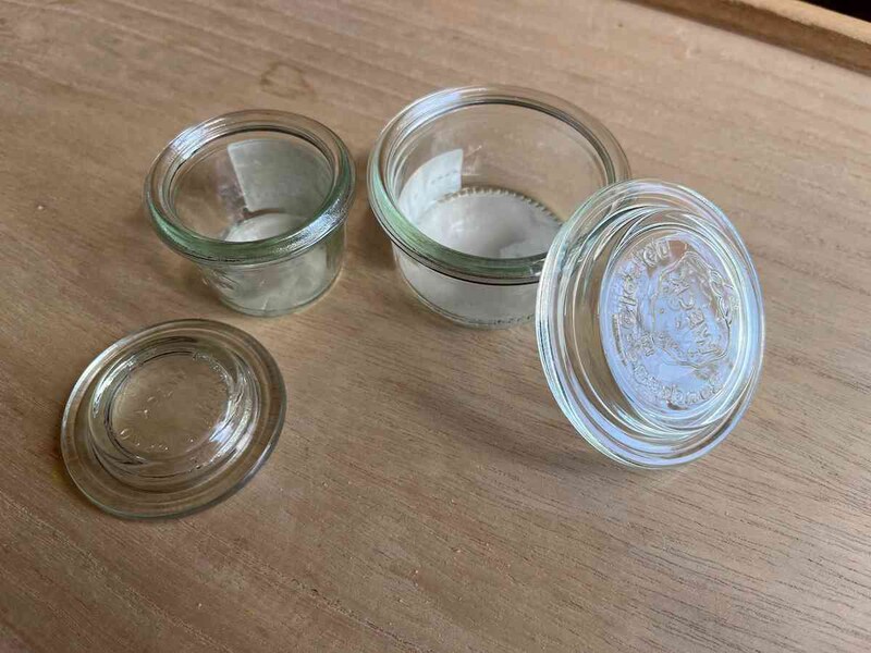 セリアの「WECK キャニスター」のふたは乗せるだけ