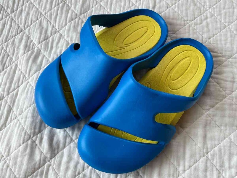 ダイソーの「カバーリングサンダル」