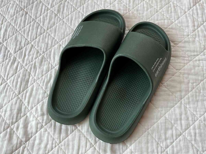 ダイソーの「EVAサンダル」のグリーン
