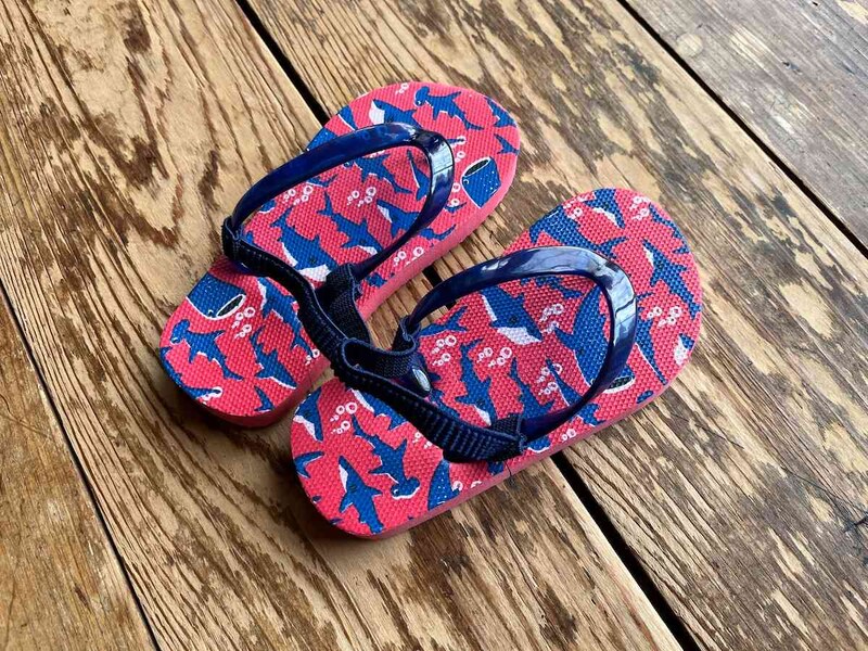 ダイソーの「キッズビーチサンダル」