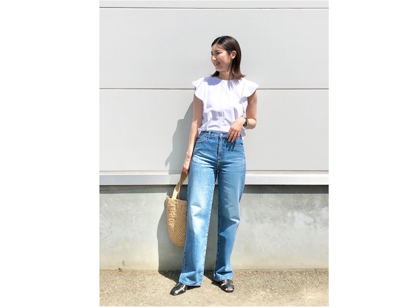 袖がガーリーで大人かわいいアクセントに 出典:StyleHint