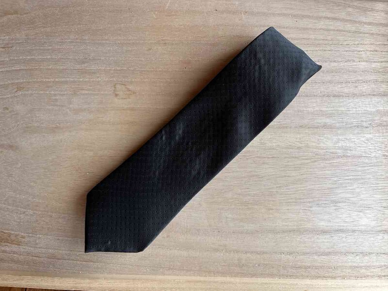 ダイソーの「ネクタイ 黒」