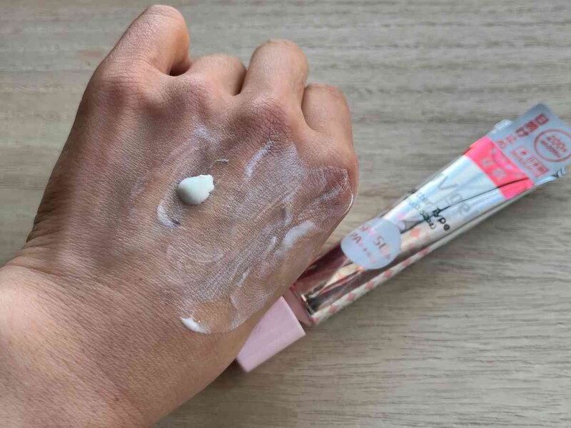 ダイソーの「日焼け止めジェルG D」はベタつきはなくよく伸びる