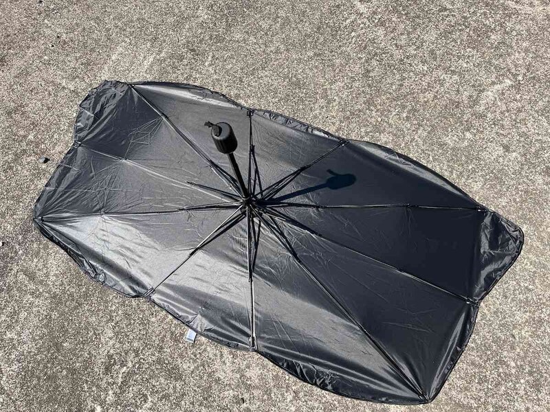 ダイソーの「折りたたみ傘型サンシェード」を開いた状態