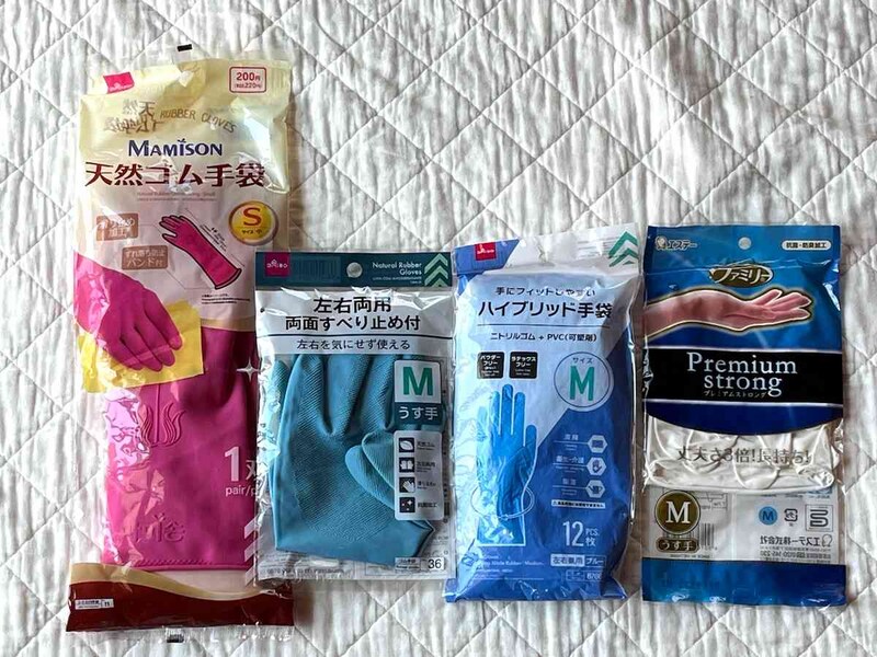 ダイソーの「ゴム手袋」は110円(税込)から購入できてお得