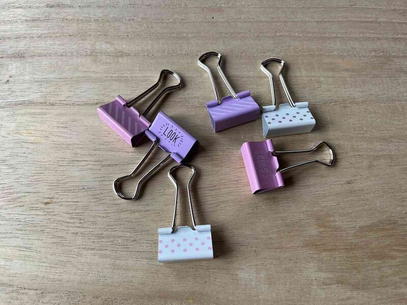 ダイソーの「デザインダブルクリップ」にメッセージも描かれている