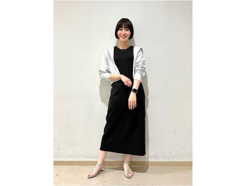 コーデのポイントになるシルバーはこの春夏のトレンドカラー 出典:StyleHint