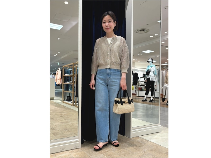 肌を出し過ぎず、抜け感も演出できるのがトレンドのメッシュ素材のメリット　出典：WEAR