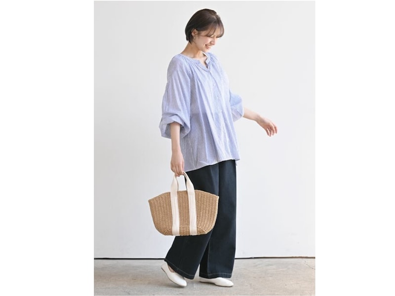 軽くエアリーな着心地のシャツは、楽ちんで使いやすい 出典:WEAR