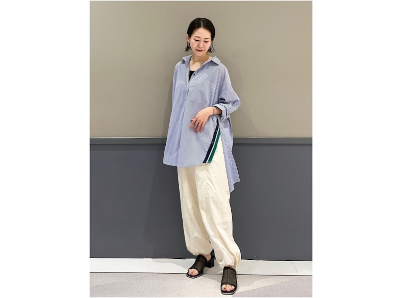 透け感のあるシアー素材は足もとに抜け感もプラスしてくれます 出典:WEAR