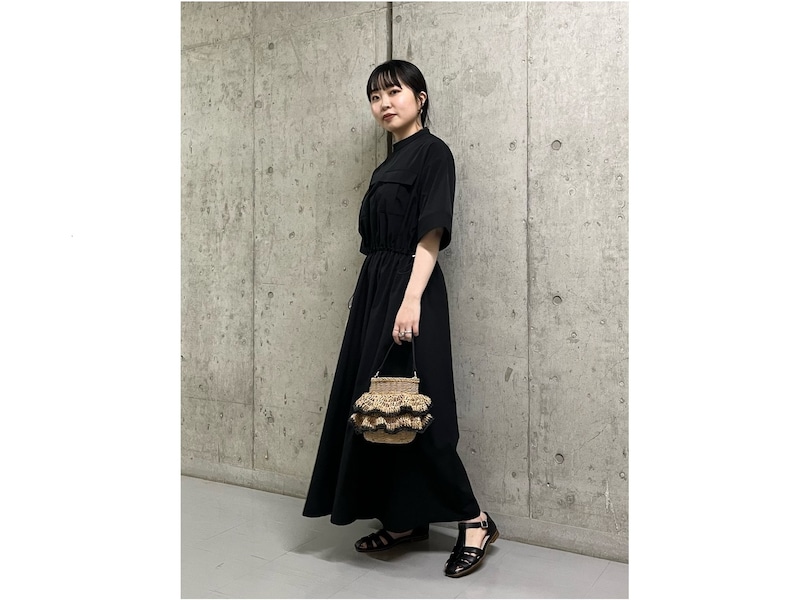 首まわりが詰まっているときちんと感もアップします　出典：WEAR