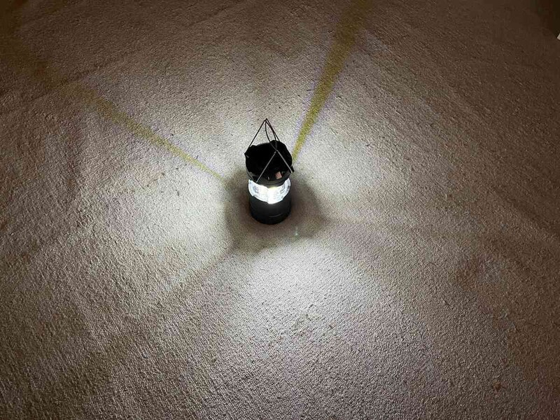 ダイソーの「伸縮ランタン 白色」を暗い場所で使用