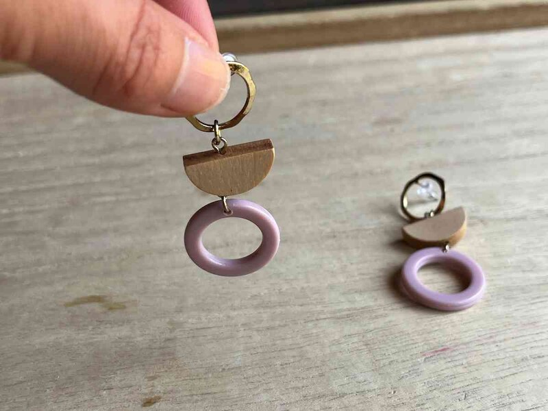 ダイソーの「ピアス（三連モチーフ）」は大きめサイズ