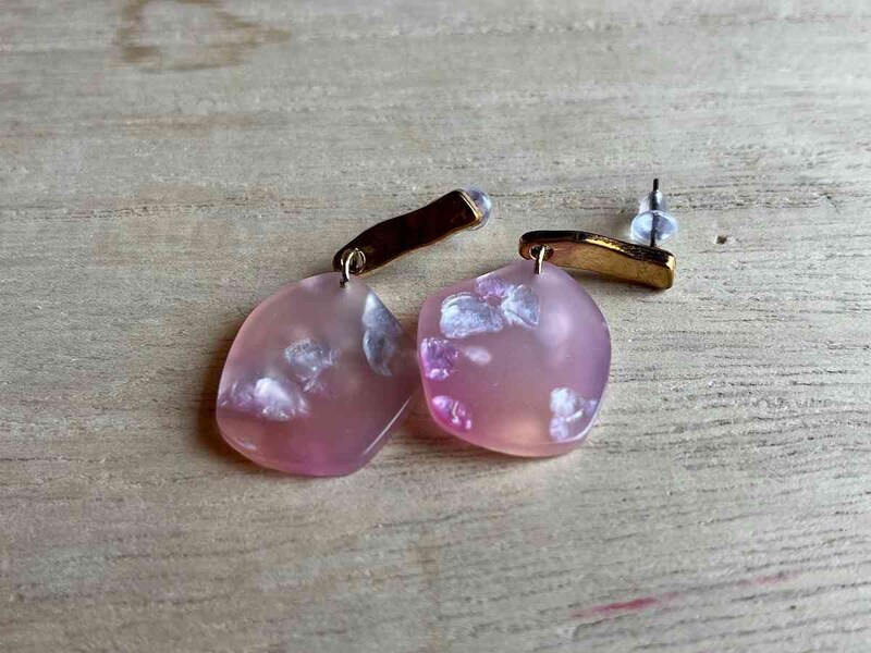 ダイソーの「ピアス（ストーンシェイプ）」