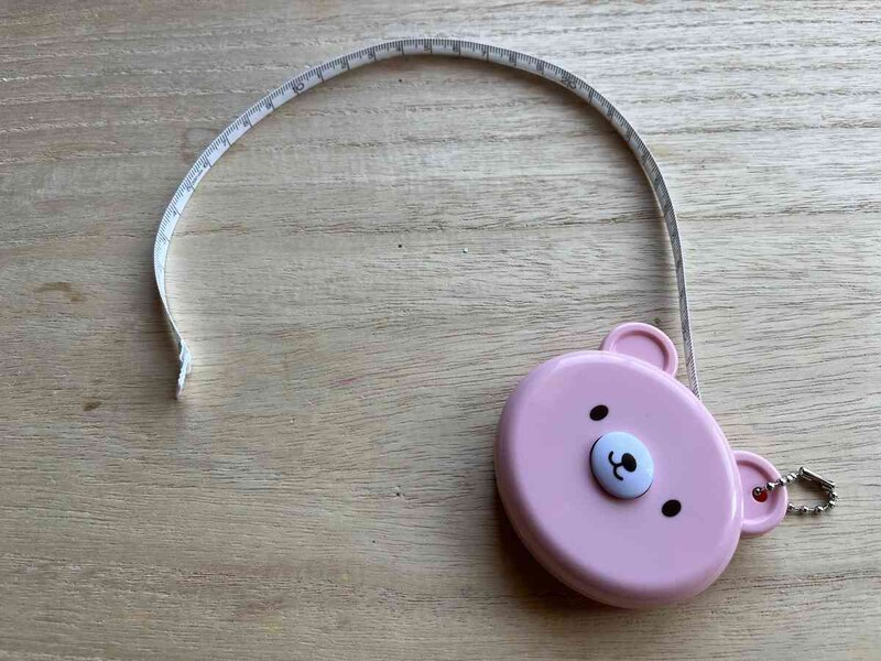 ダイソーの「くまさんメジャー」は2mまで測ることができる