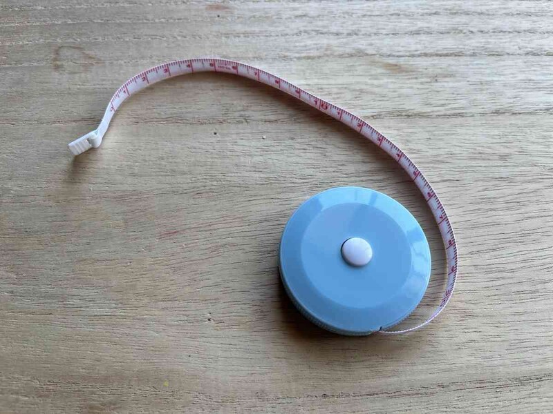 ダイソーの「ロータリーメジャー」は1.5mまで測れる