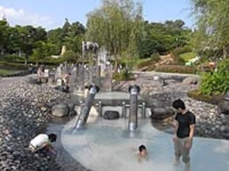 無料で遊べる水のひろば