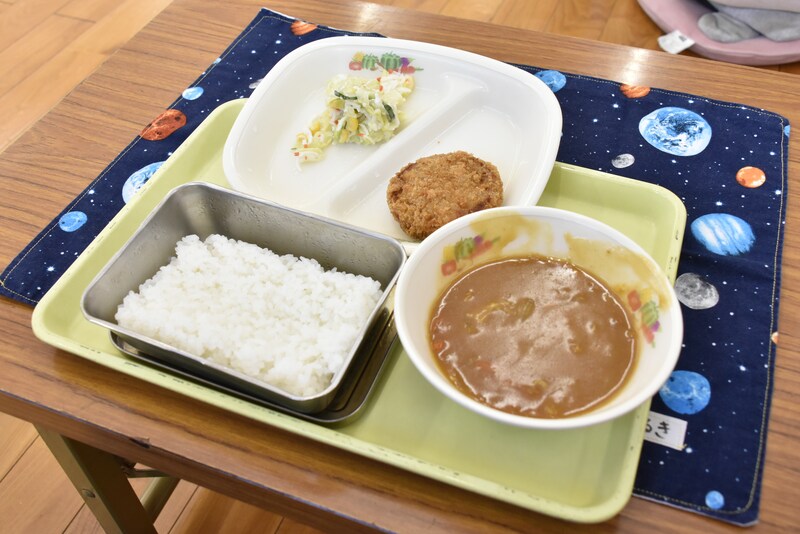 茨城県境町の児童クラブでは給食センターから昼食を提供