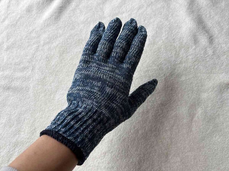ダイソーの「リサイクル軍手」は女性にはやや大きめかもしれない