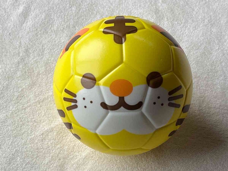 ダイソーの「アニマルボール（とら）」